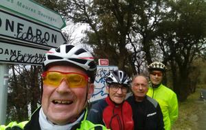 Hello 

À 4 à gravir le premier col de l 'année le COL DES FOURCHES, 10 minutes de pluie au début, éclaircie dès Pierre feu, soleil pour la montée des fourches.... Et brouillard , et fraîcheur pour la descente.. 